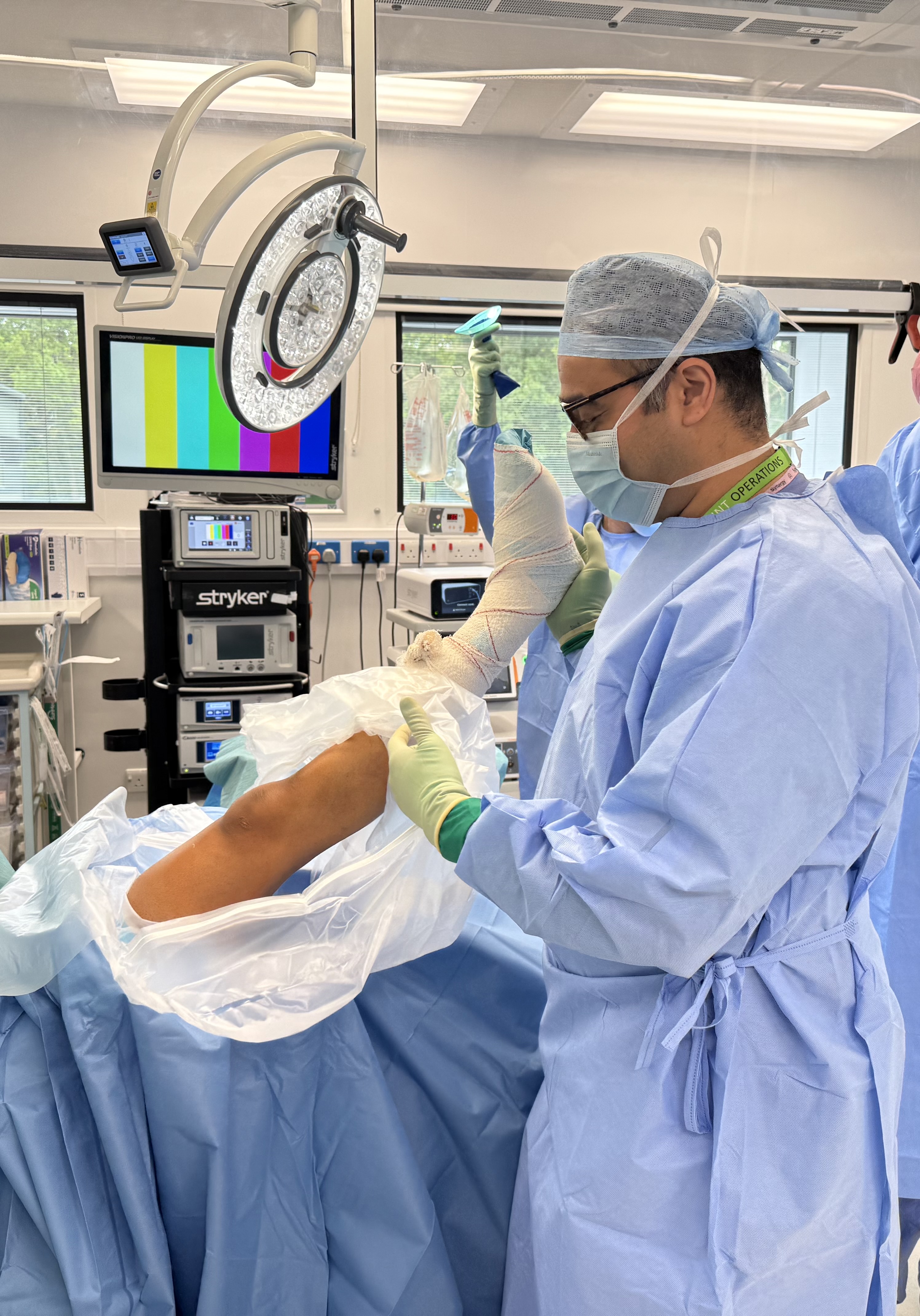 Mr. Nayef Aslam-Pervez | Consultant Orthopaedic Surgeon | Bespoke ...